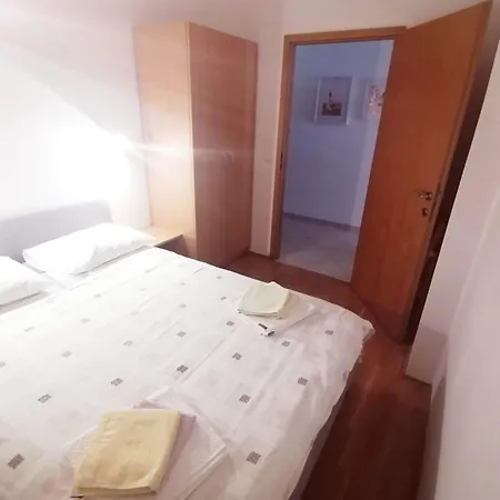 דירה In Mit Grossem Balkon *