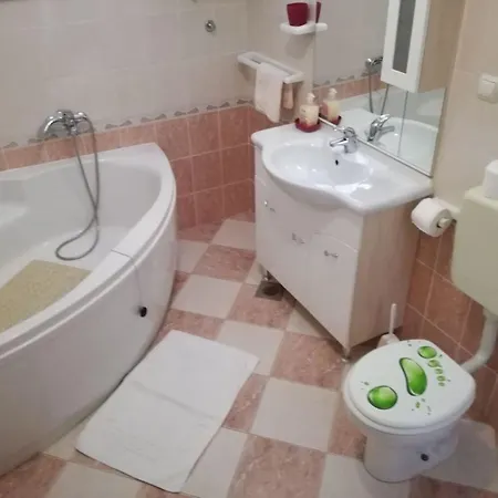 In Mit Grossem Balkon טרוגיר