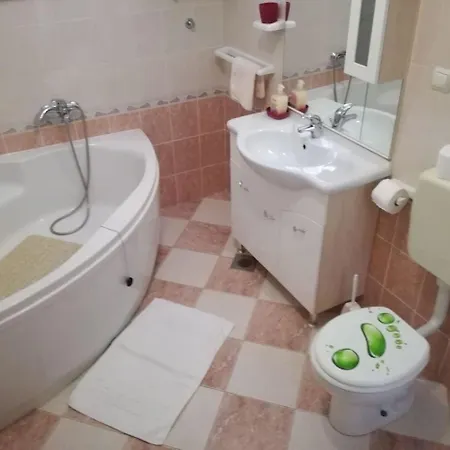 In Mit Grossem Balkon טרוגיר