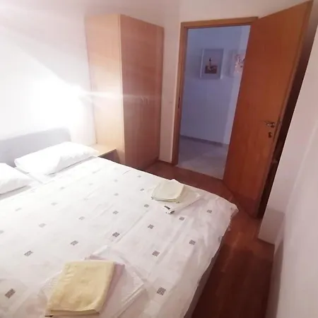 דירה In Mit Grossem Balkon *
