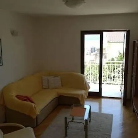 דירה In Mit Grossem Balkon *