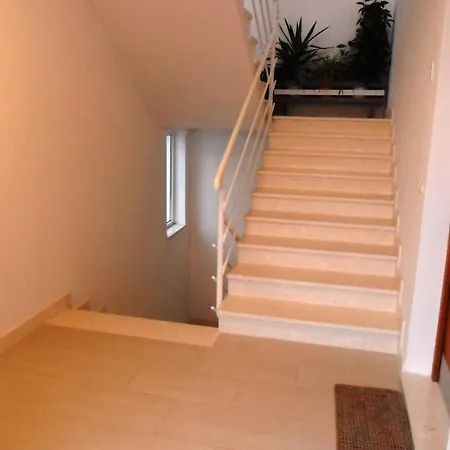 In Mit Grossem Balkon טרוגיר